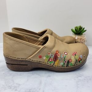 Dansko Floral Embroidered clogs Sz 41